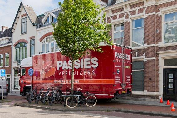 Passies Verhuizers bezig ontmoette Binnenlandse verhuizing in Haarlem.